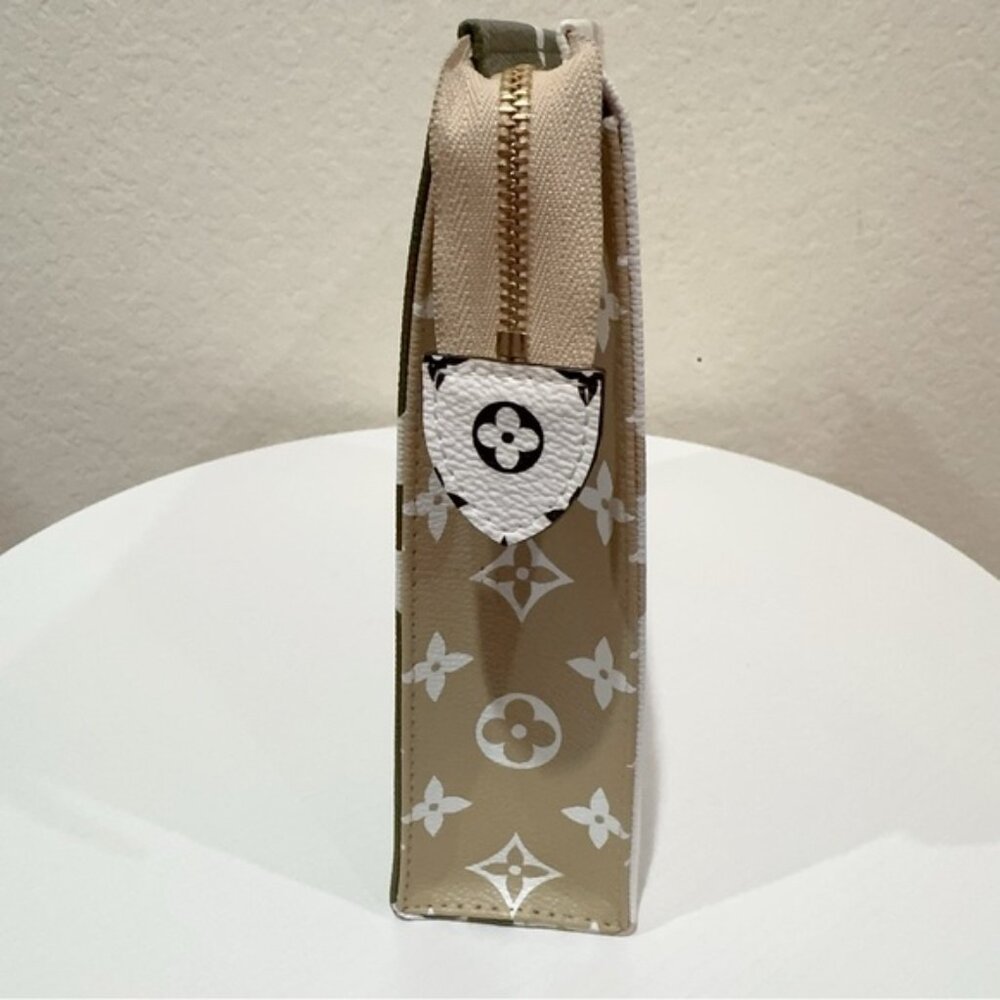 Authentic Louis Vuitton Toiletry Pouch 26 Monogram Giant Khaki Green White - Picture 12 of 16